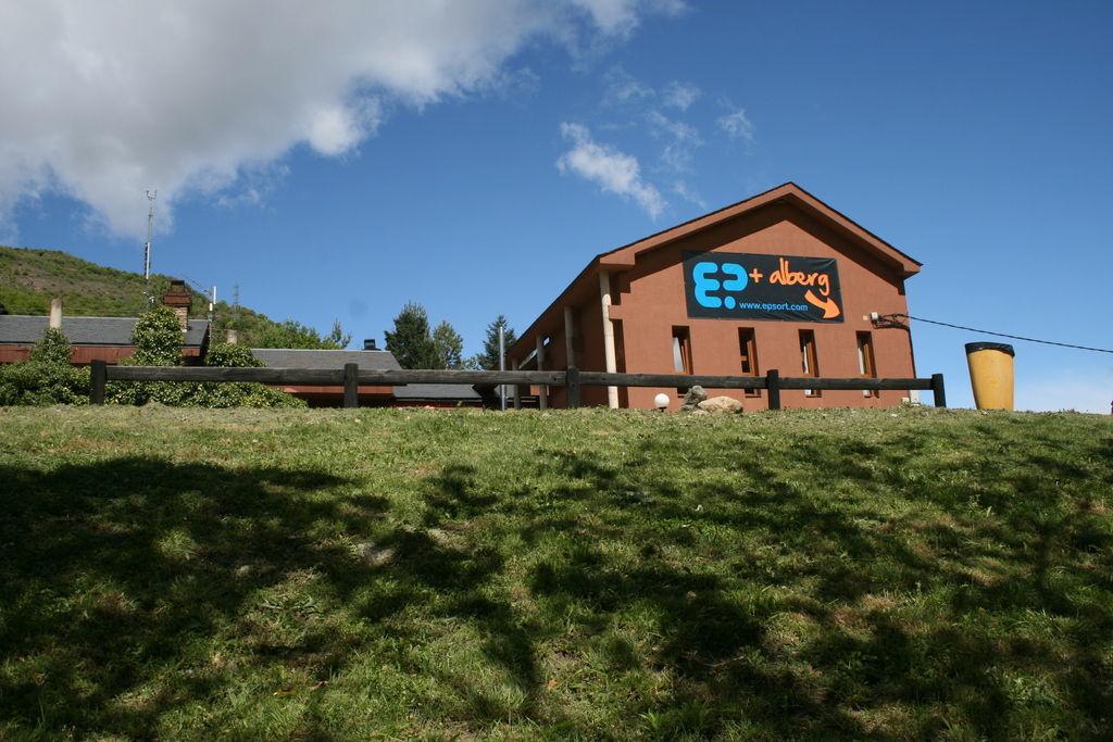 Alberg Escola De Piraguisme De Sort Exterior photo